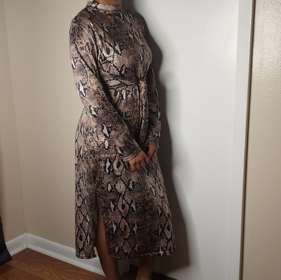 Snake Skin Front Tie Dress with side splits - Picture 2 of 2